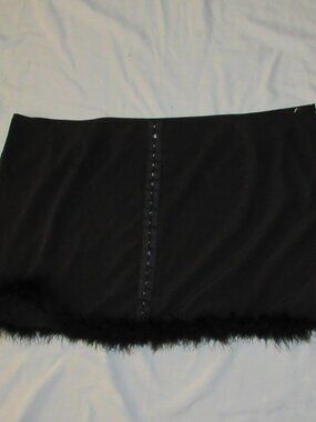 NWT PrettyLittleThing PLT Plus Size 22 Black Boa Trim Mini Skirt Hook Front